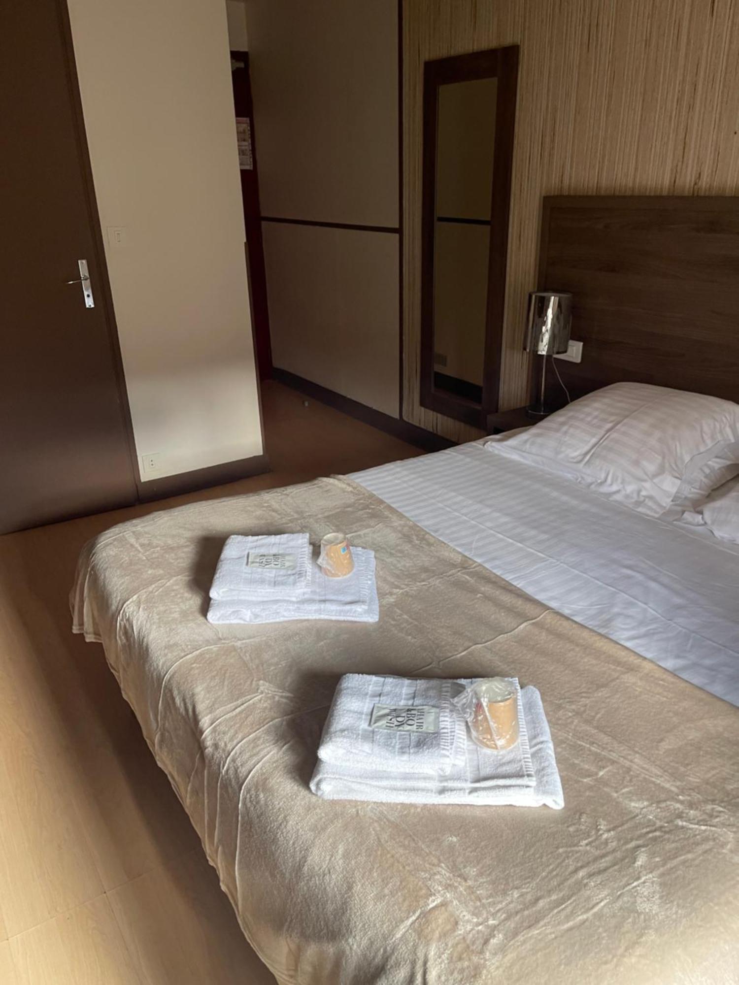 Hotel Du Commerce Semur-en-Auxois Ngoại thất bức ảnh